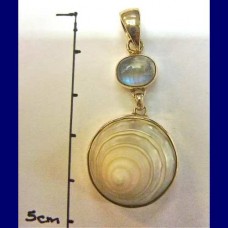 pendant..shell,moonstone